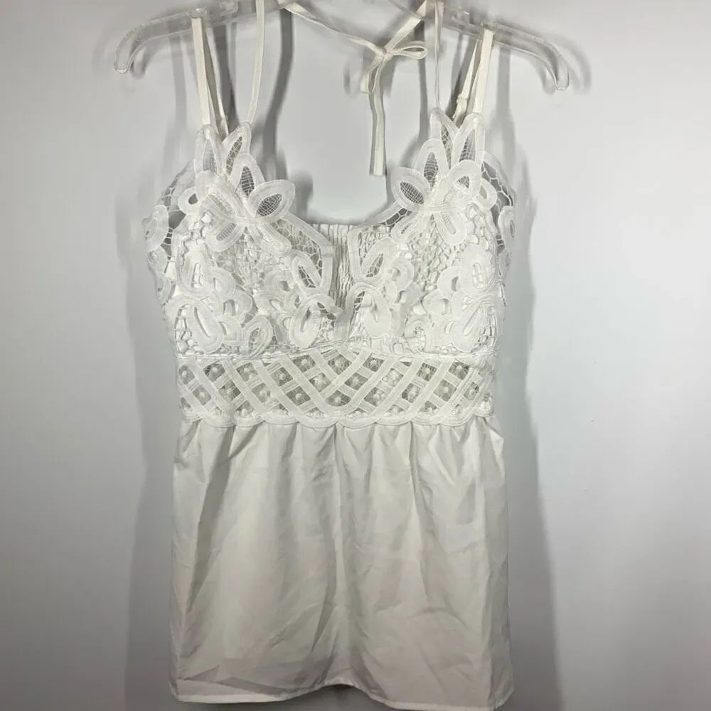 Women's Adjustable Strap Smocked Back Lace Sleeveless Top White Size Medium